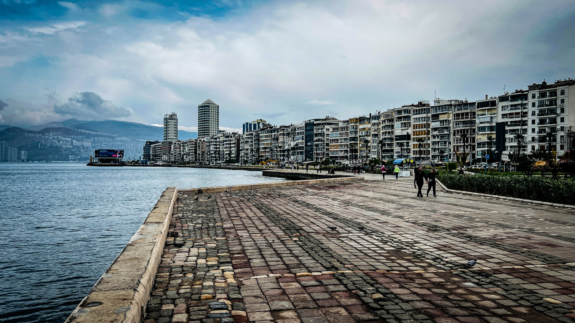 An der Uferpromenade