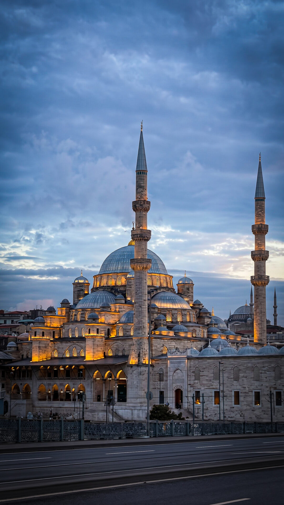 Die Neue Moschee (Yeni Cami) am Abend