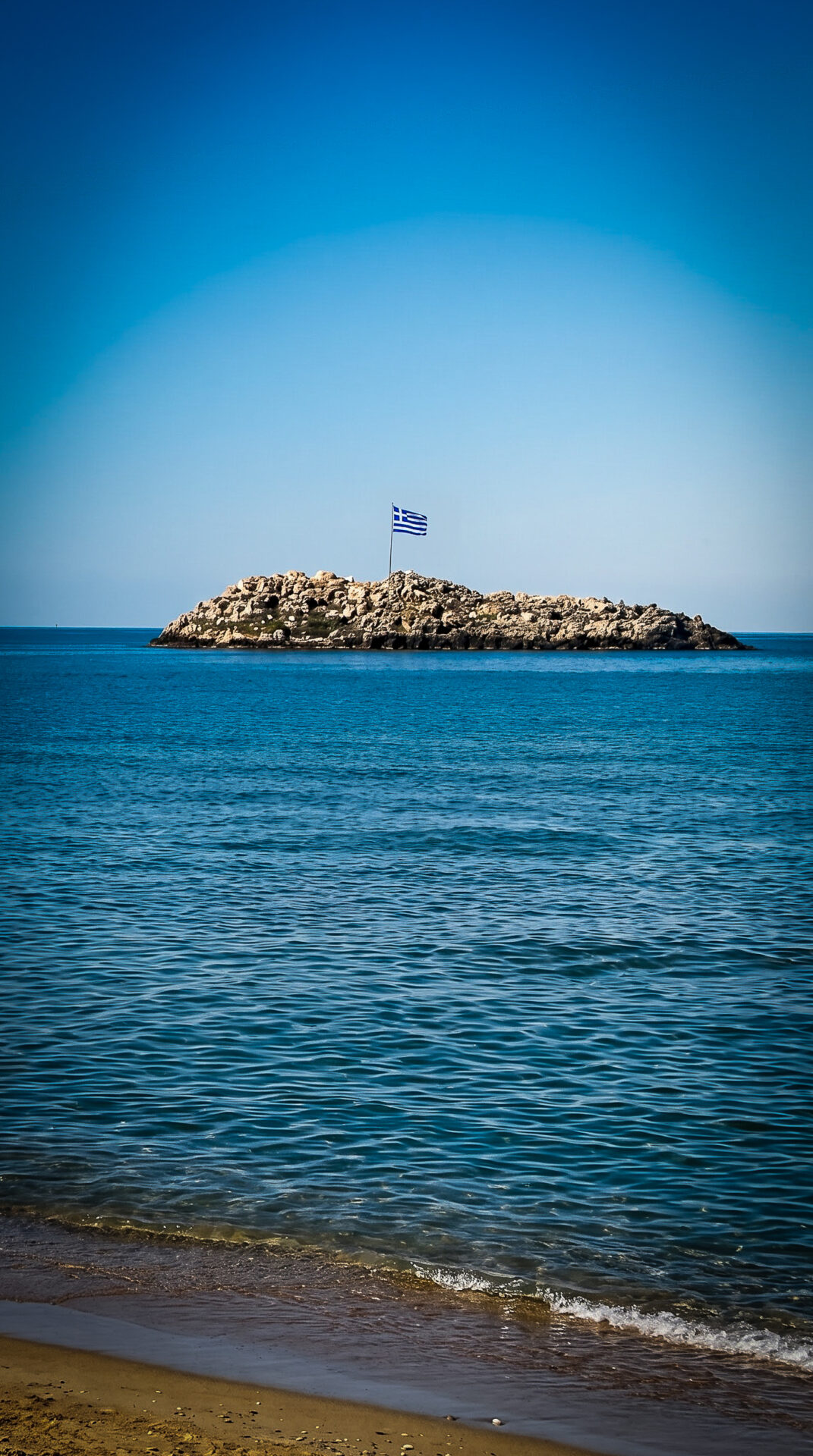Im Wasser, über uns der Anflug auf Heraklion