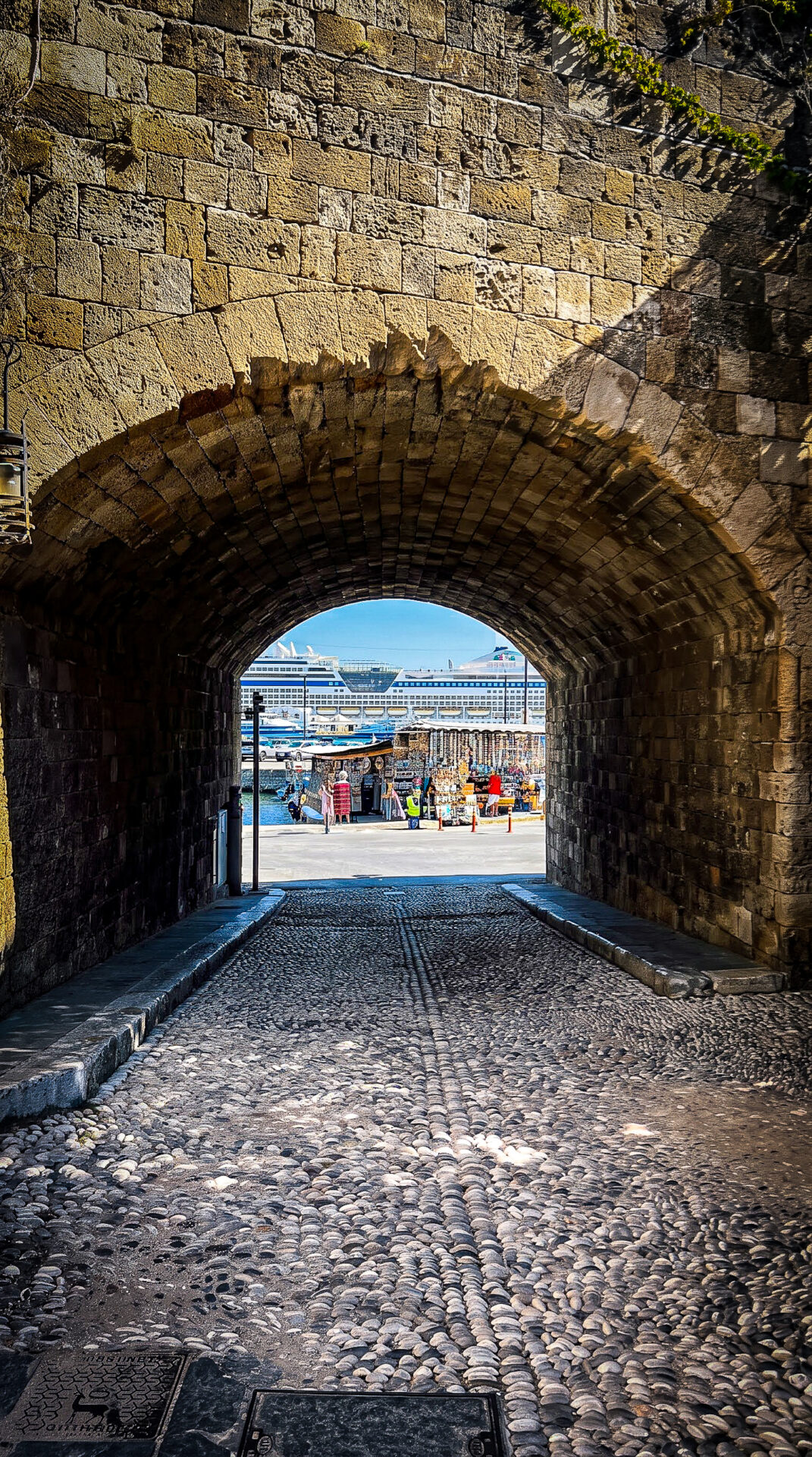 Durch die Stadtmauer in die Altstadt